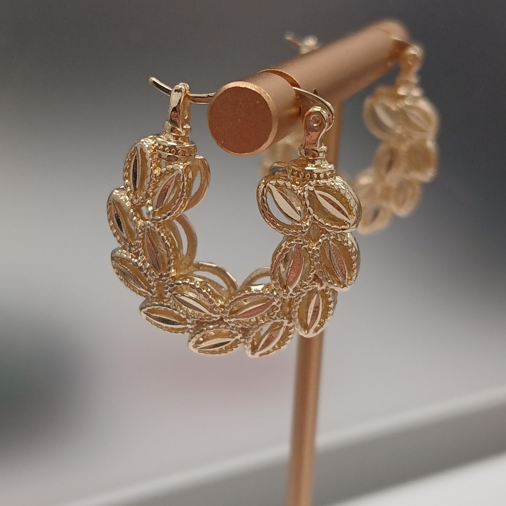 Nwot 18k Gold-plated Lace Style Filigree hoop earrings, By Pretty Bird - Picture 1 of 9